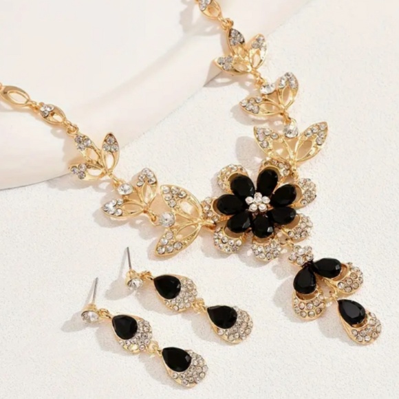 Necklace & Earrings Set W/ Blue-Gold colors & Crystals - An Elegant NWT Combo - Picture 2 of 5
